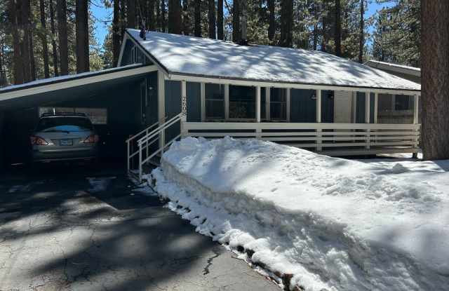 Spacious 1 Bedroom House with Covered Parking - Pet Friendly! - 2608 Elwood Avenue, South Lake Tahoe, CA 96150