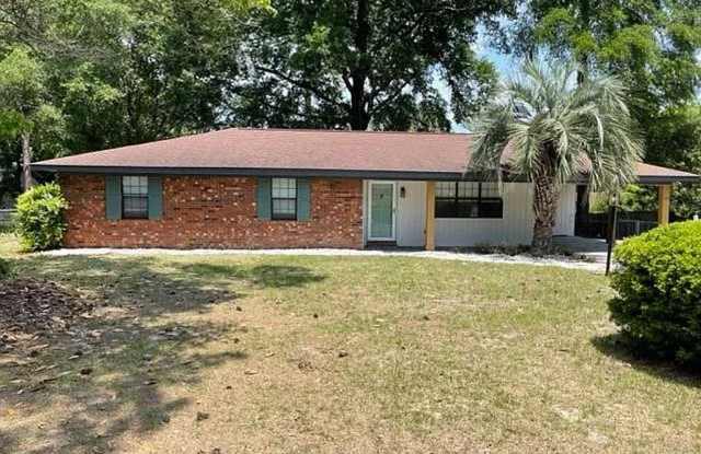 Cozy 3BR Ranch Home with Fenced Backyard in Springfield