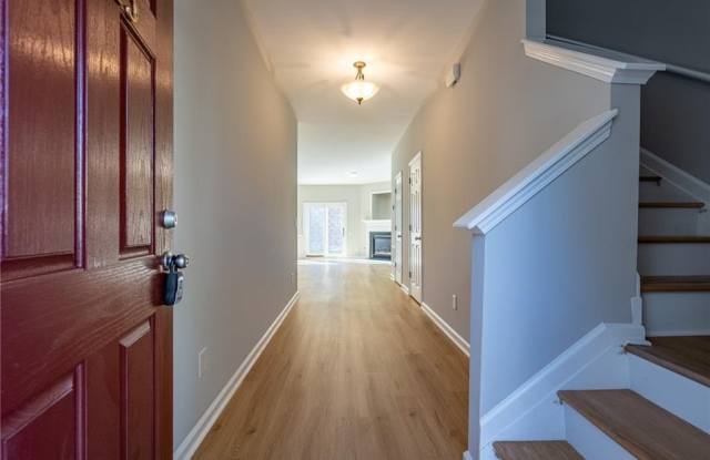 2245 Leicester Way SE