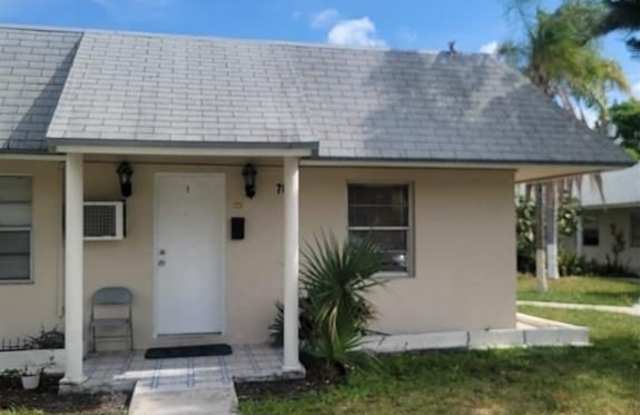 Photo of 700 NE 2nd St