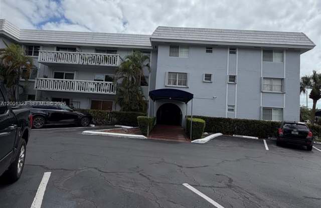 100 Edgewater Dr