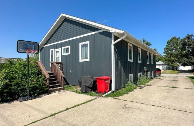 2207 Barr Dr - 2207 Barr Drive, Ames, IA 50010