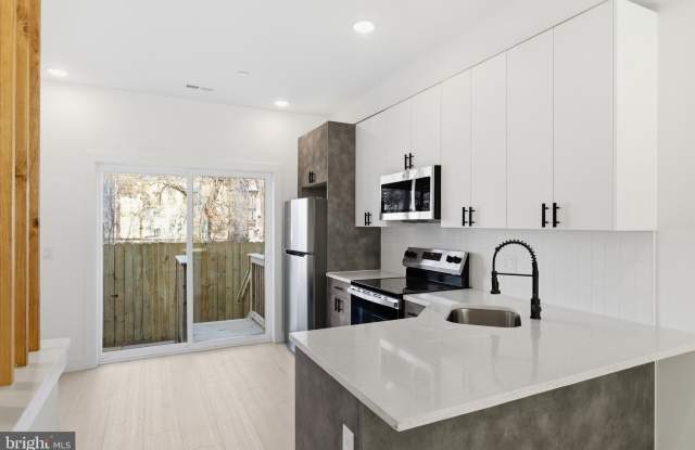 1005 W ORLEANS Street