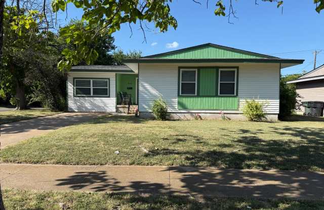 STUNNING - 2 bedroom 2 bath in North Temple  $1375