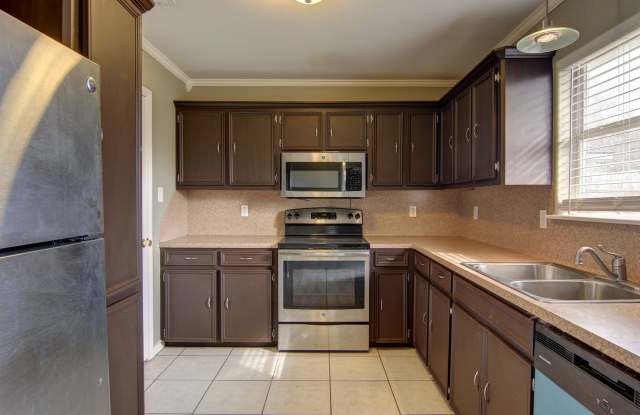 5825 Skylark - 3/Bed 2/Bath - $1,550/month