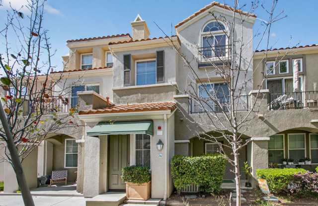 Bright  Updated 2 Bedroom Home with Flexible Primary Retreat and Amazing Community Amenities!