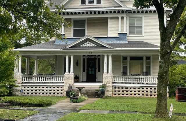 Photo of 1182 Grand Avenue