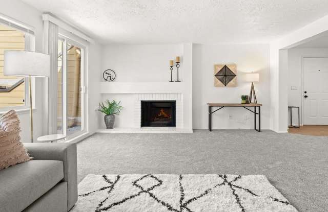 Adorable 2 bed, 2 bath Condo with Garage and Massive Deck in Salmon Creek! Apply Now!