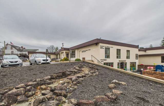 Photo of 2 COLLEGE Avenue