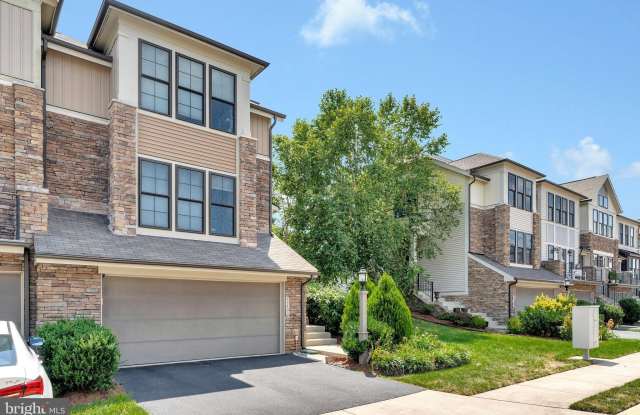 23498 EPPERSON SQUARE