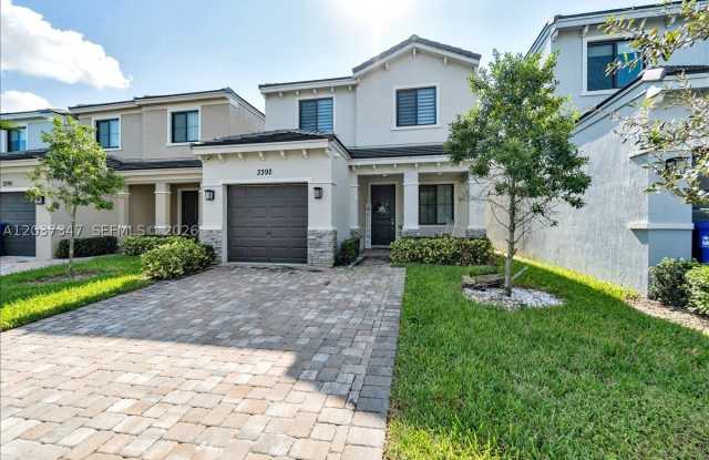 3392 NW 5th St