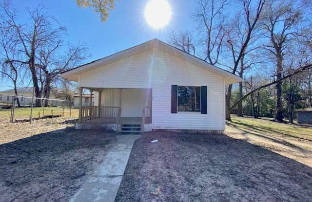 AVALIBALE NOW!!! Updated 3 bedroom 2 Bath Home in Ceder Grove!