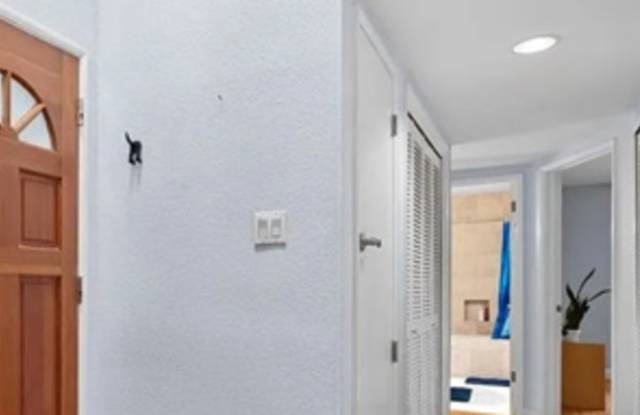 1541 Steinhart Avenue