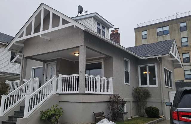 218 W Chester Street