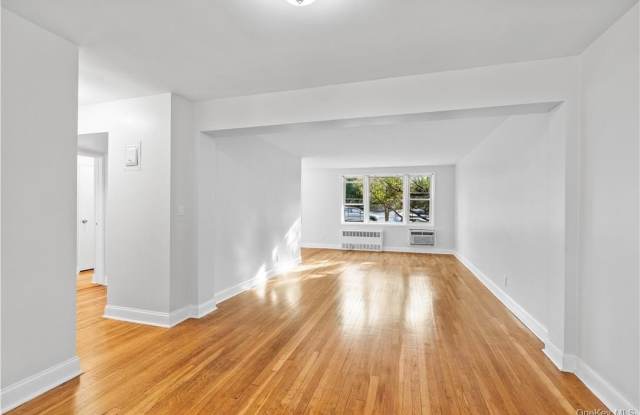 700 Scarsdale Avenue unit: 1T