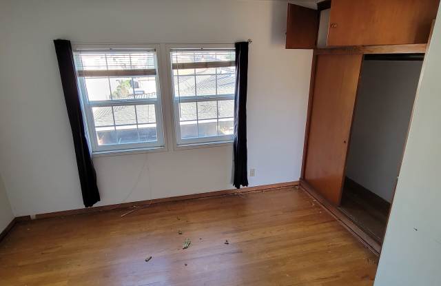 Photo of 705 West Glenoaks Boulevard