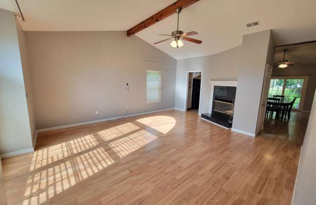 2225 Prytania Circle