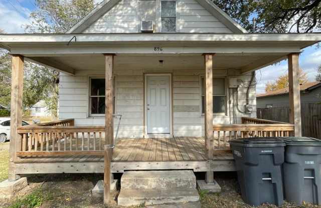 896 W 5th Ave