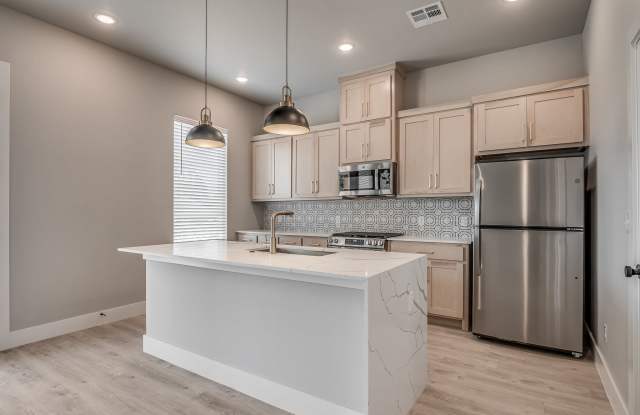 11329 N Blackwelder Ave