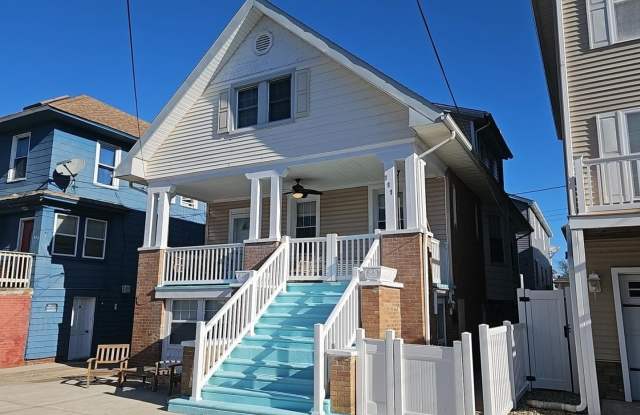 111 N Sacramento Ave