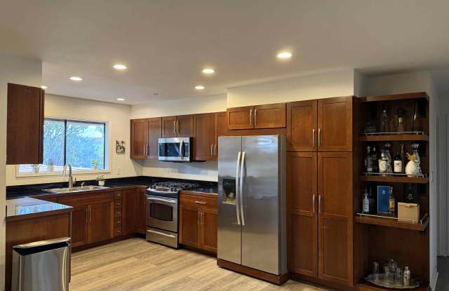 220 Kaiola Place