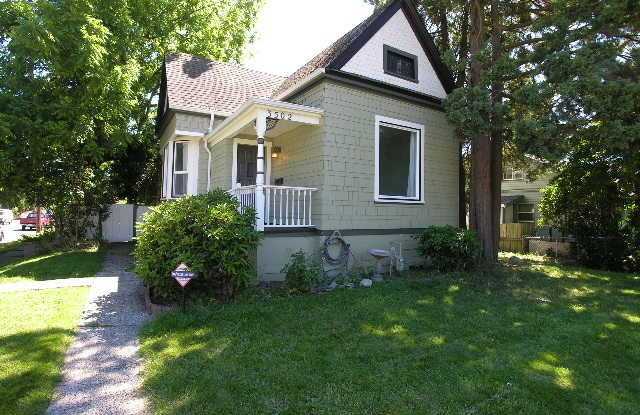 Beautiful 2 Bed 1 Bath plus Bonus Room- Craftsman Home