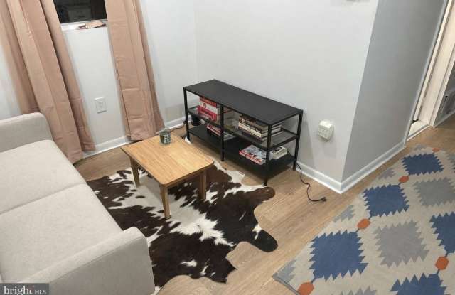 Photo of 1018 PINE Street unit: 2R