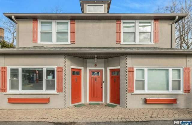 Photo of 2 Orangeburgh