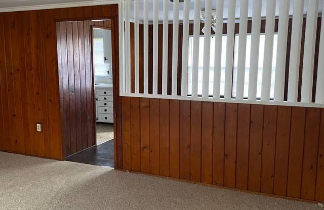 2 bedroom 1 bath not too far from downtown Mt Dora - quiet neighborhood