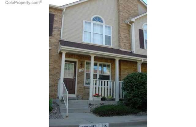 Darling 3 bedroom, 3 bath Louisville Townhome Available June 7