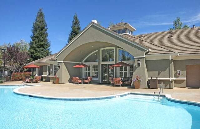 Pinnacle at Galleria Luxury Apartments