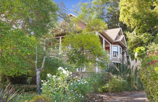 121 Grove Ave. - 121 Grove Avenue, Corte Madera, CA 94925