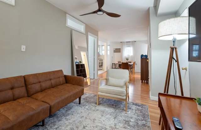 Photo of 370 8th Ave