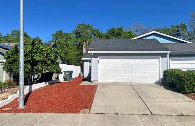 3 Bedroom 2 Bath Duplex w/ Garage Vacaville *Star Rentals - 178 Keith Court, Vacaville, CA 95687