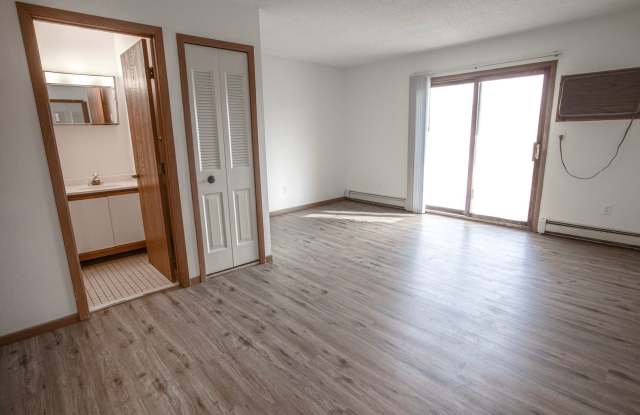 Woodridge Apartments