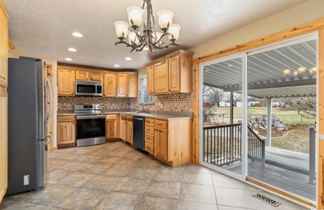 1585 S 1100 W - 1585 South 1100 West, Syracuse, UT 84075