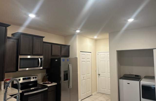 832 Observatory PKWY