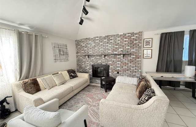 32 Suffolk Road unit: 2