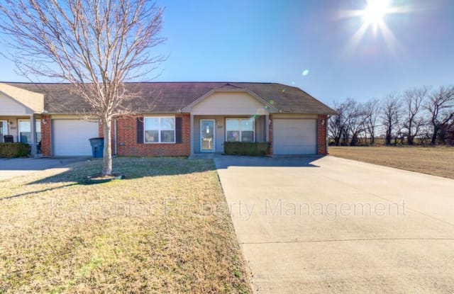 2217 Wellington St - 2217 West Wellington Street, Wagoner, OK 74467