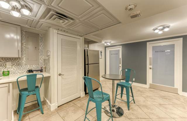 2900 NE 30th Street unit: L2