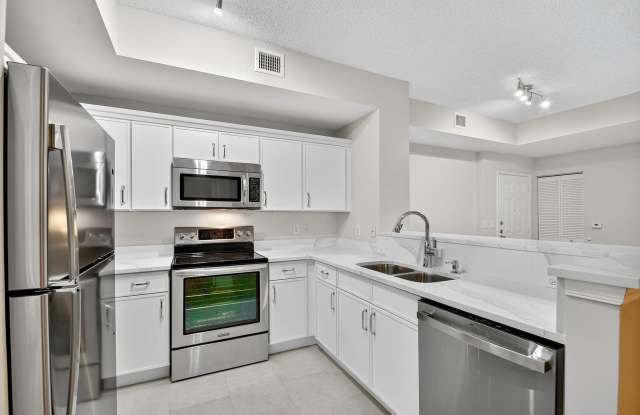 Photo of 780 S Sapodilla Avenue