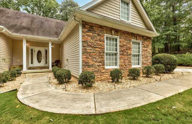 Rare Gem on Sparkling Reservoir! 3 Bedroom /3 Bathroom with an In-Law Suite  Lawn Care Included!