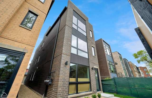 Photo of 4607 S Saint Lawrence Avenue