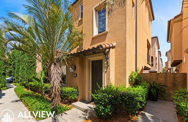 Your Next Home Awaits – Beautiful 3-Bedroom Irvine Townhome