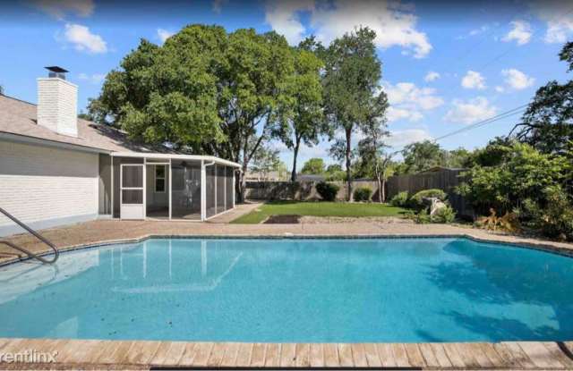 905 Penny Ln