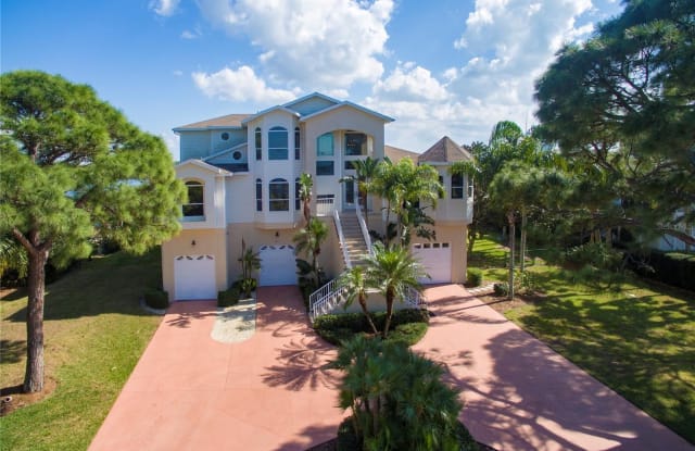 1661 SEA BREEZE DRIVE - 1661 Seabreeze Drive, Tarpon Springs, FL 34689