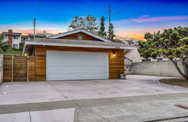 Awesome 4 bed/2 bath house with upgrades!