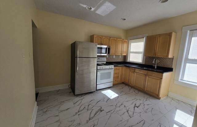 Photo of 349 Hollis St unit: 3