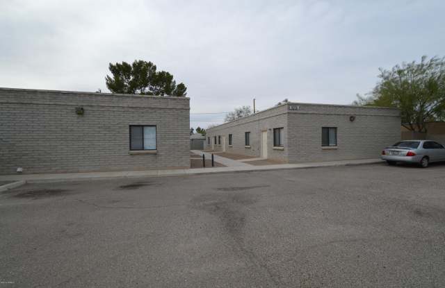 Photo of 2147 N Isabel Boulevard