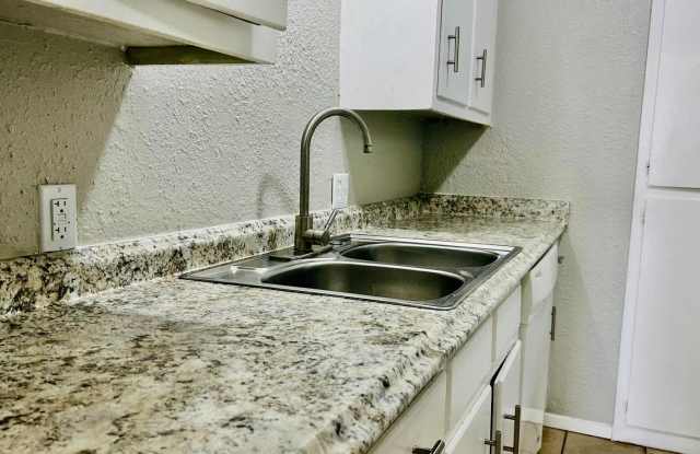 3915 Englewood Circle